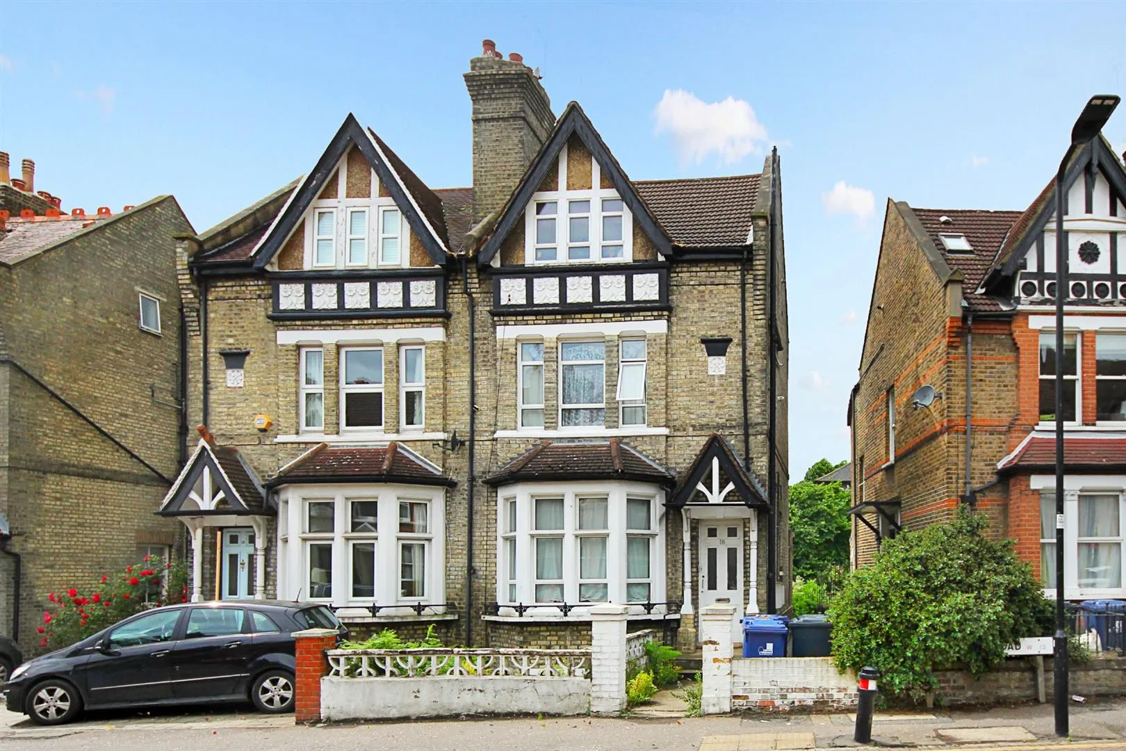 Flat Broughton Road in Greater London