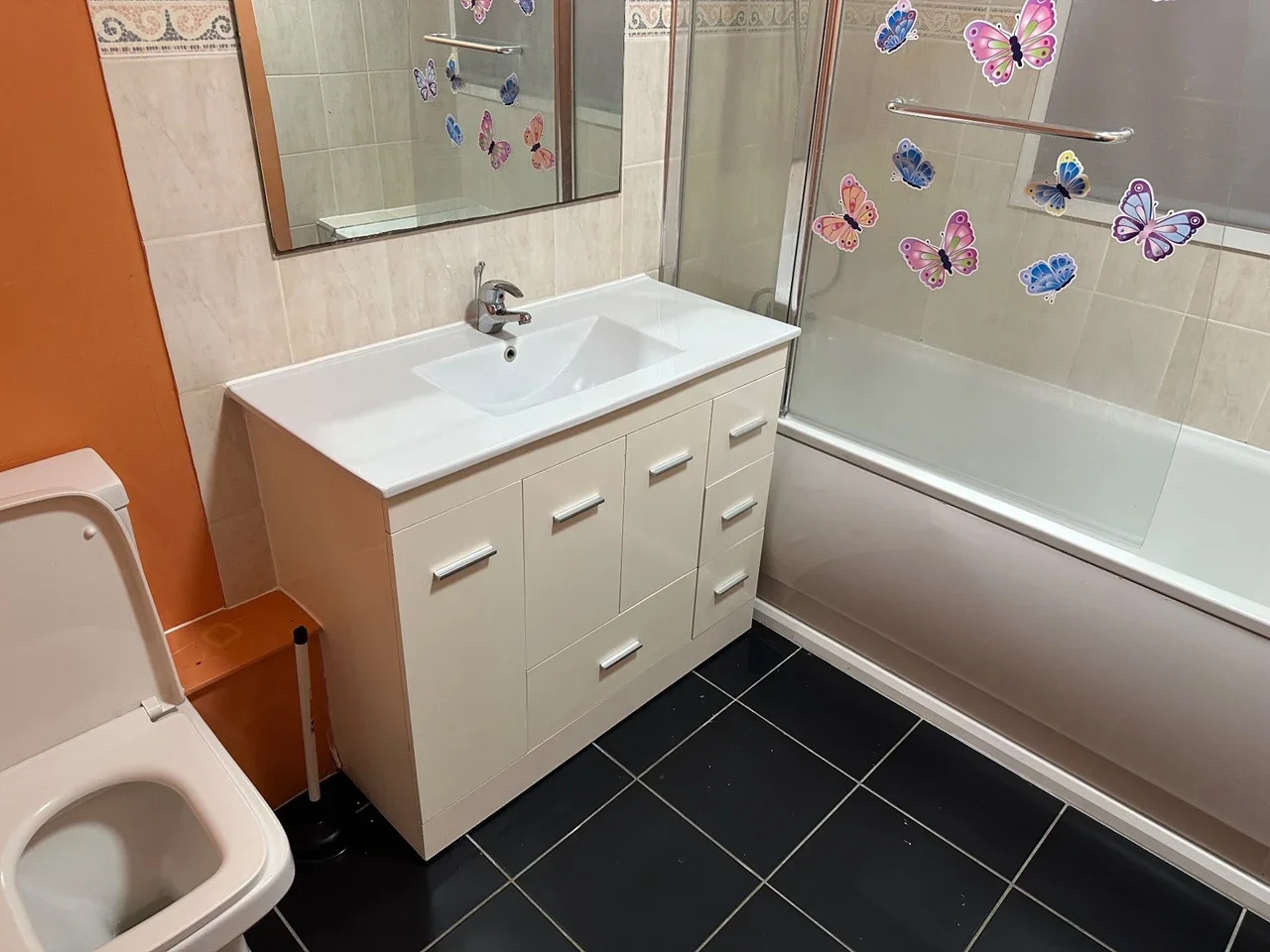 Room Hitchin Close in Greater London