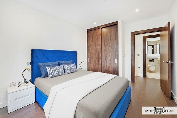 Flat Malthouse Road in Greater London