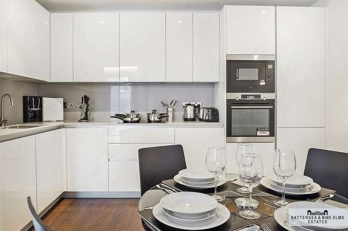 Flat Malthouse Road in Greater London