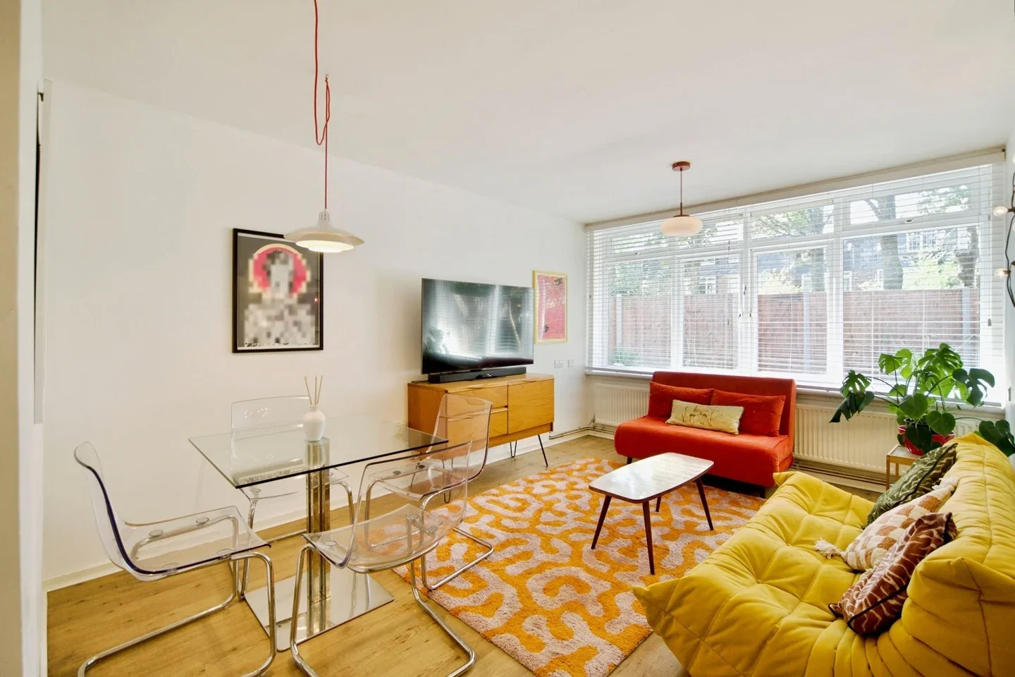 Flat Montrose Walk in Greater London
