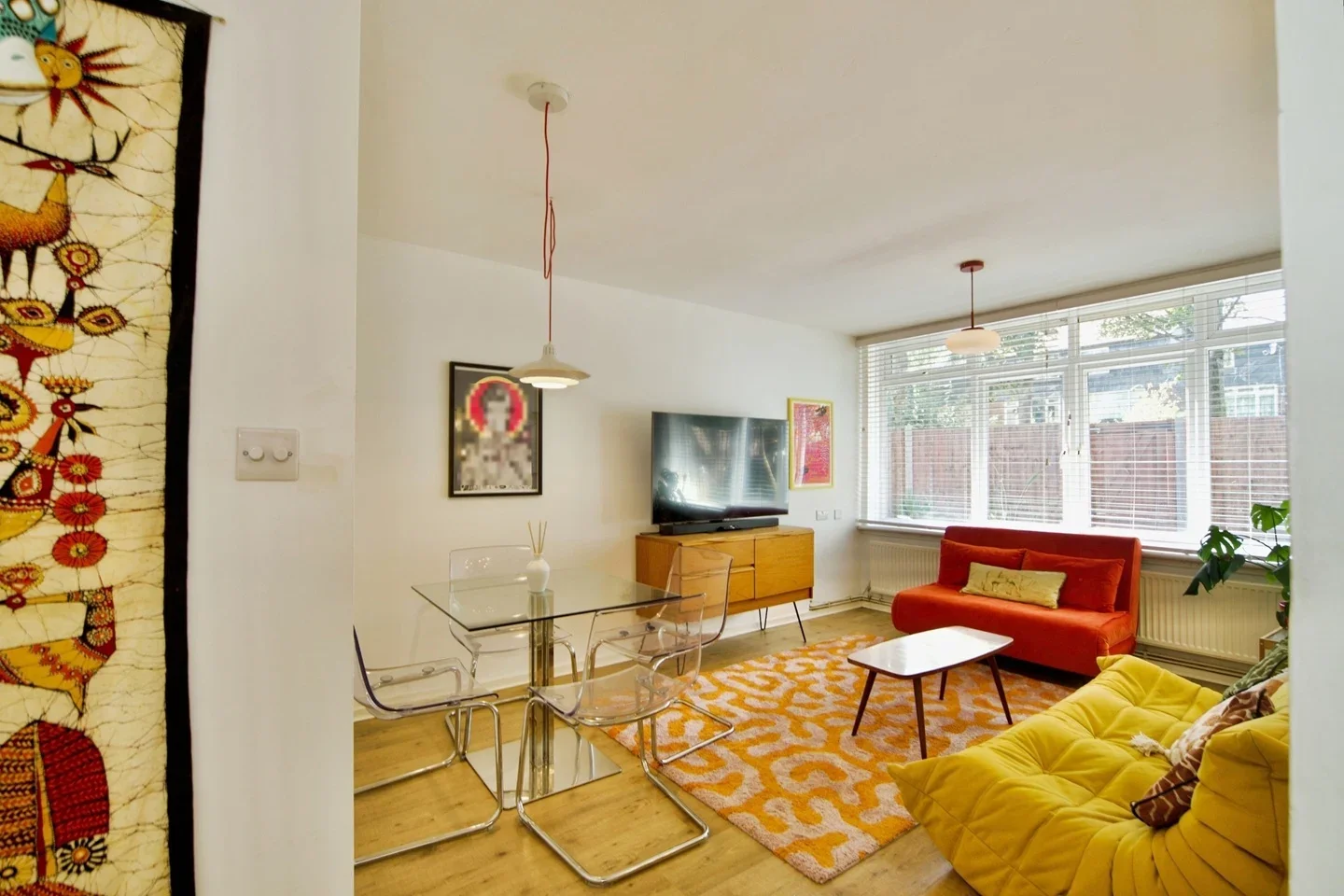 Flat Montrose Walk in Greater London