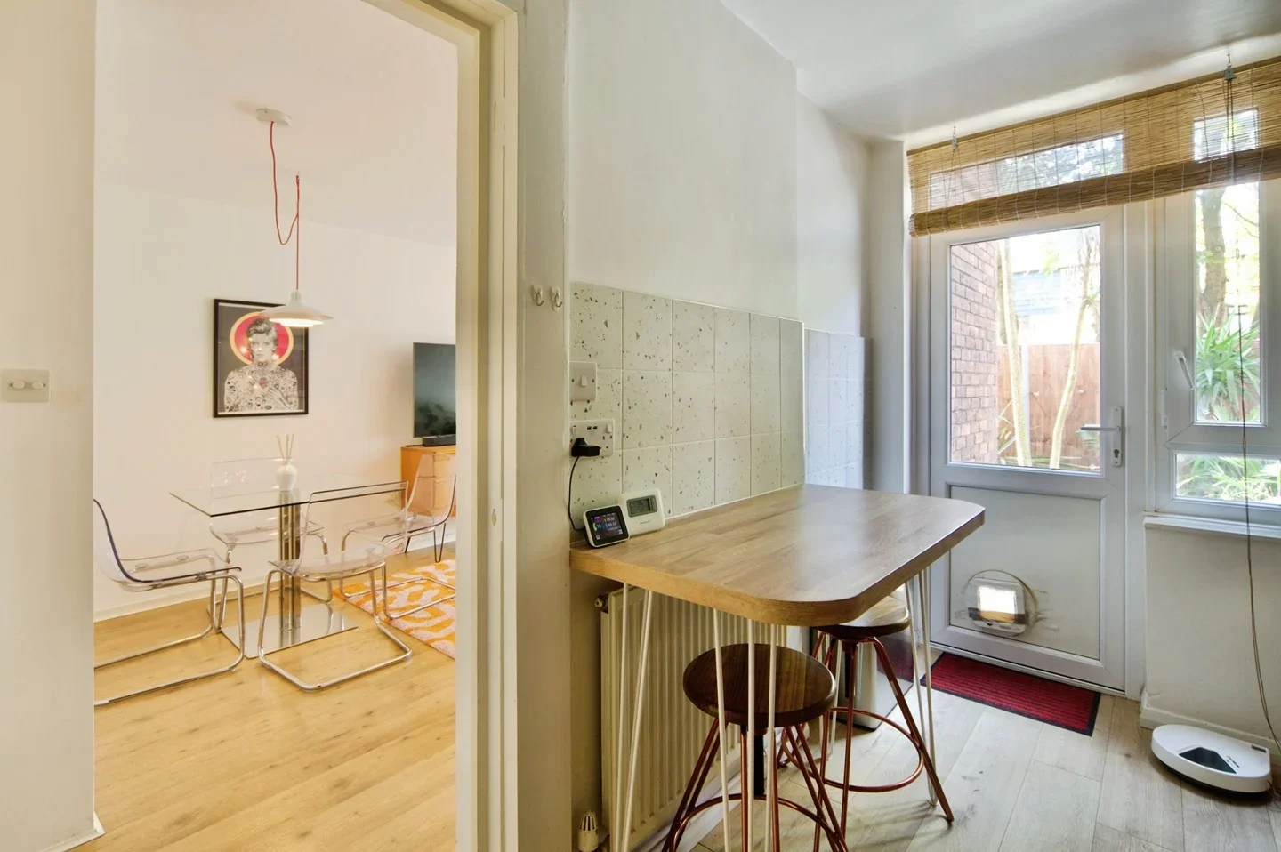 Flat Montrose Walk in Greater London