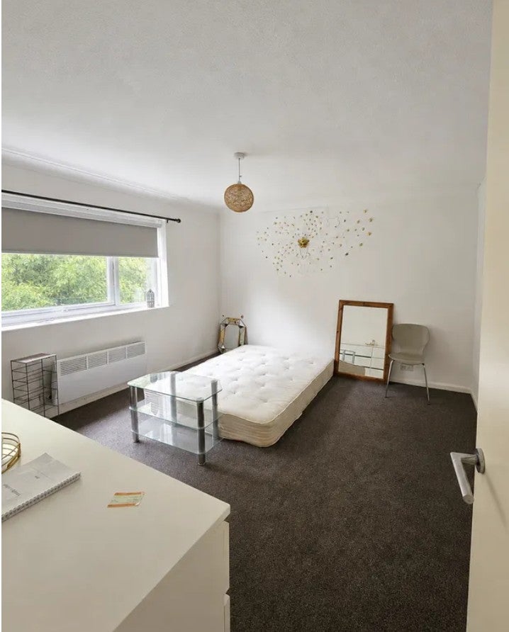 Flat Harthill Drive in Luton