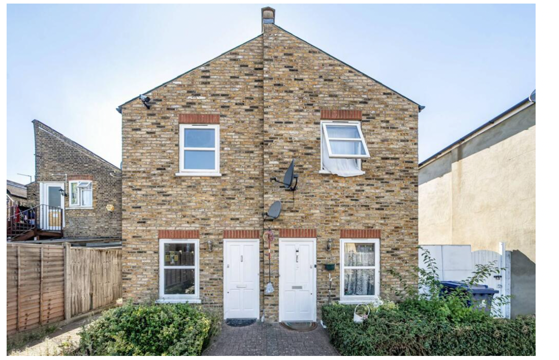 Flat Shakespeare Road in Greater London