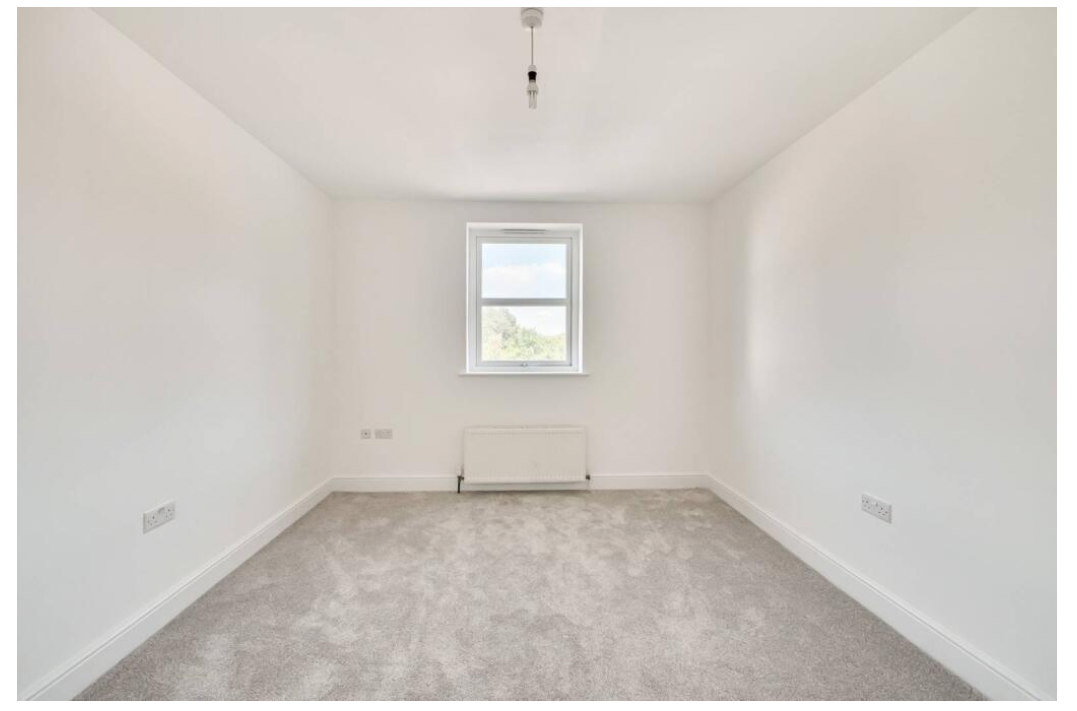 Flat Shakespeare Road in Greater London