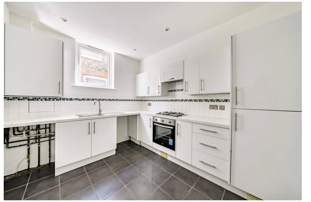 Flat Shakespeare Road in Greater London