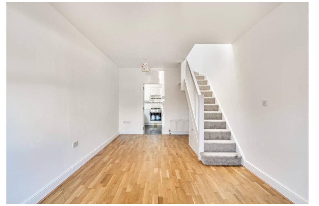 Flat Shakespeare Road in Greater London