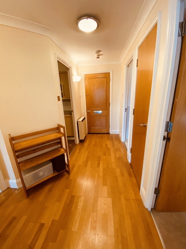 Room Belvedere Road in Greater London