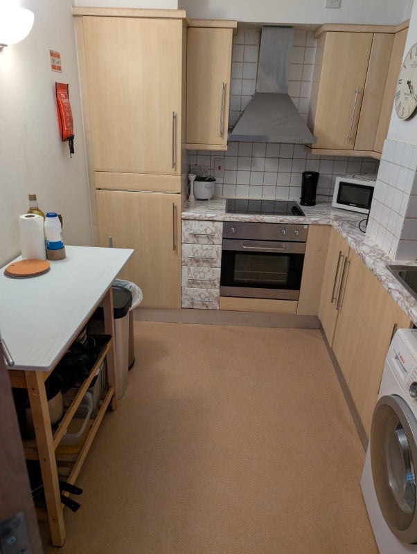 Room Belvedere Road in Greater London