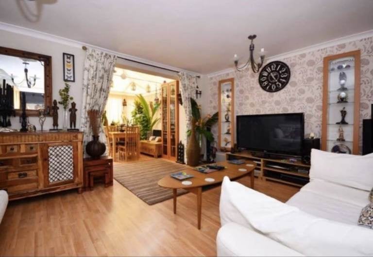 House Sark Walk in Greater London