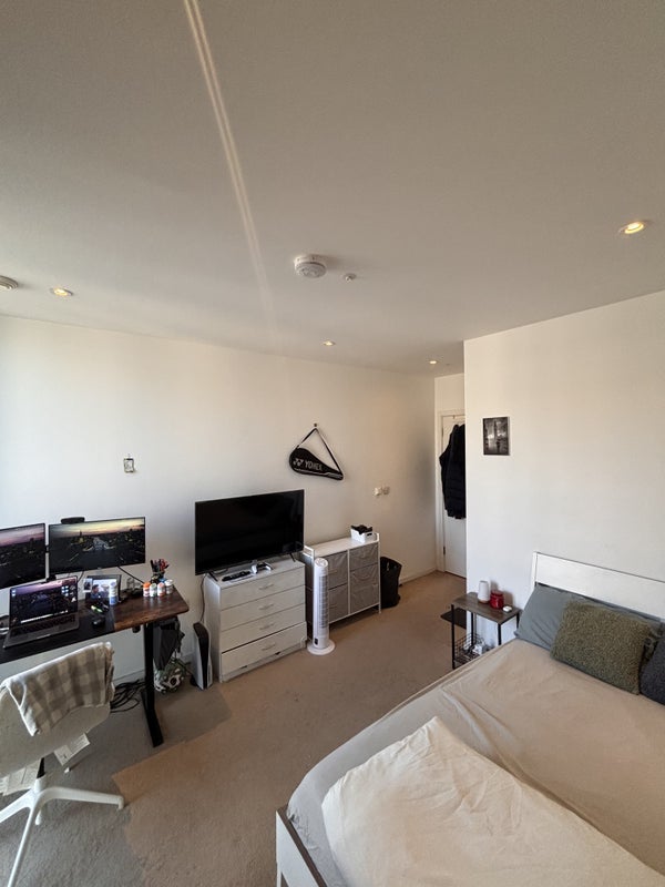 Room Sunrise Close in Greater London