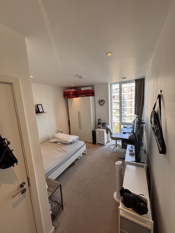 Room Sunrise Close in Greater London