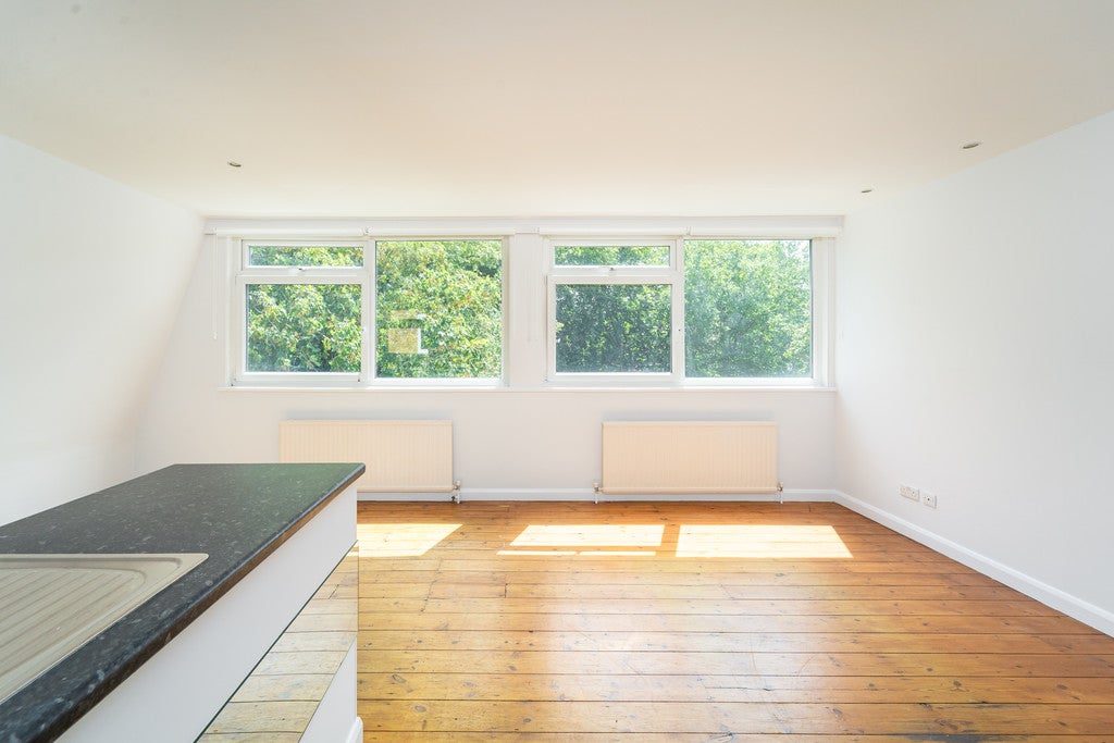 Flat Priory Gardens in Greater London