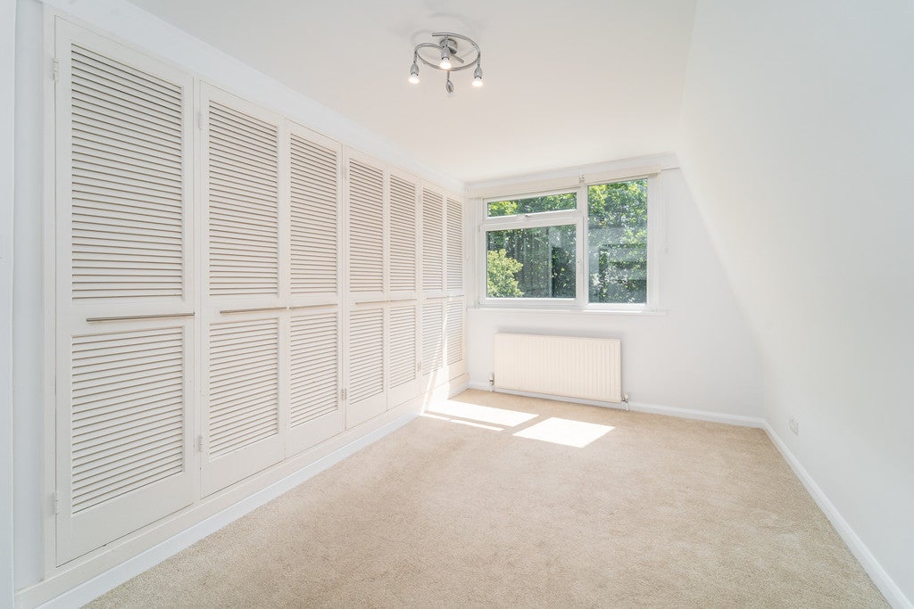 Flat Priory Gardens in Greater London
