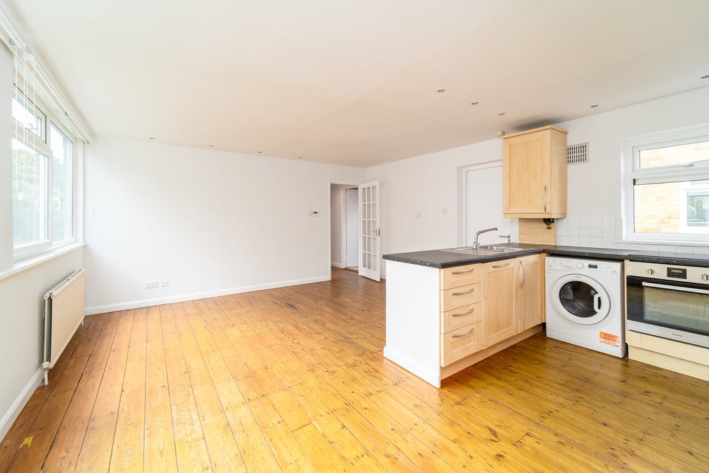 Flat Priory Gardens in Greater London