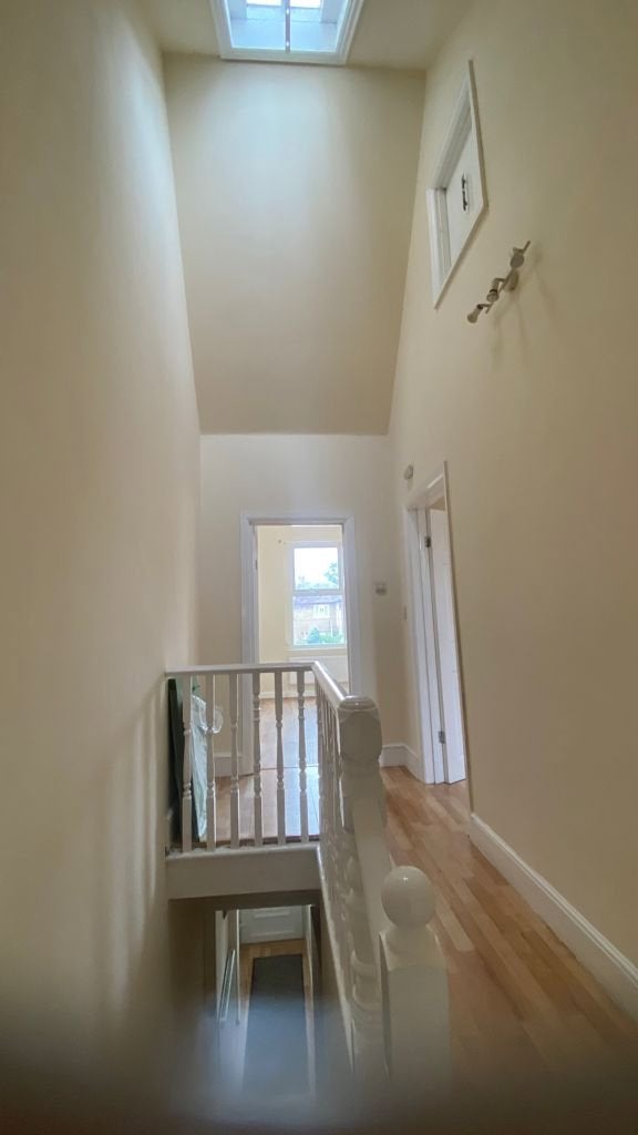 Flat Peel Road in Greater London
