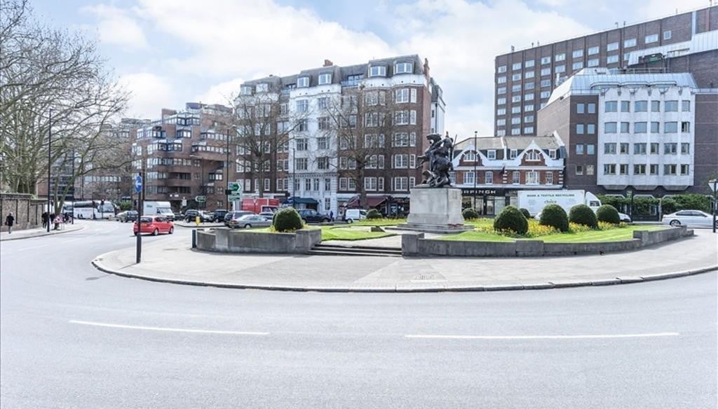 Flat Park Road in City of Westminster
