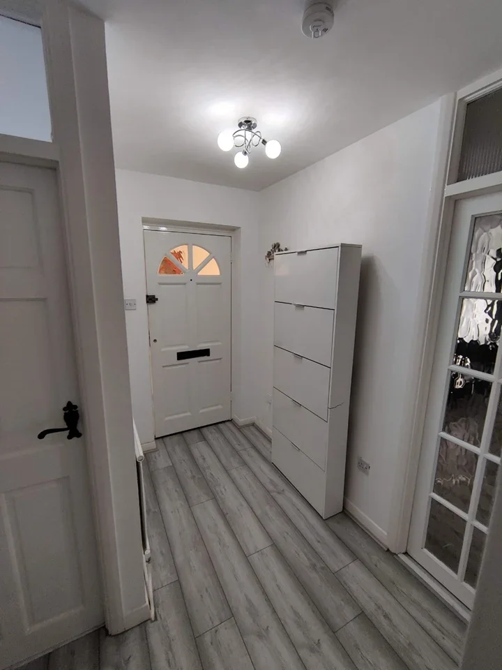 Flat Wisdons Close in Greater London