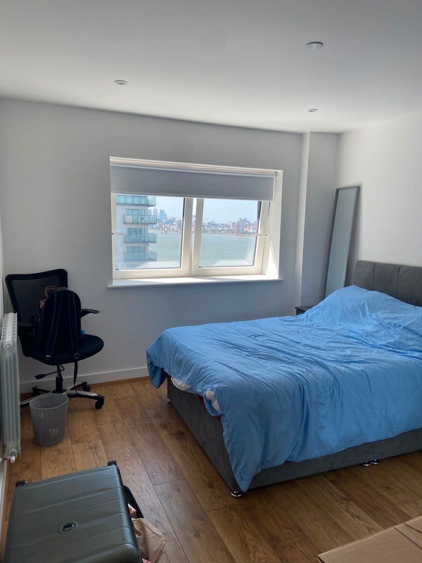 Room Ferry Approach in Greater London