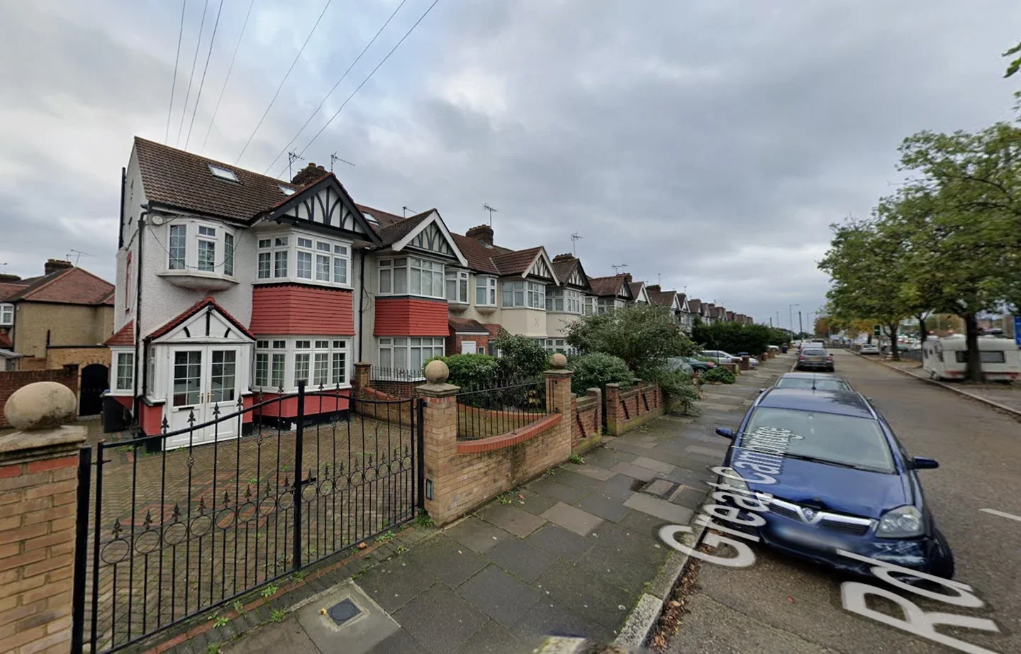 Flat Bullsmoor Way in Greater London