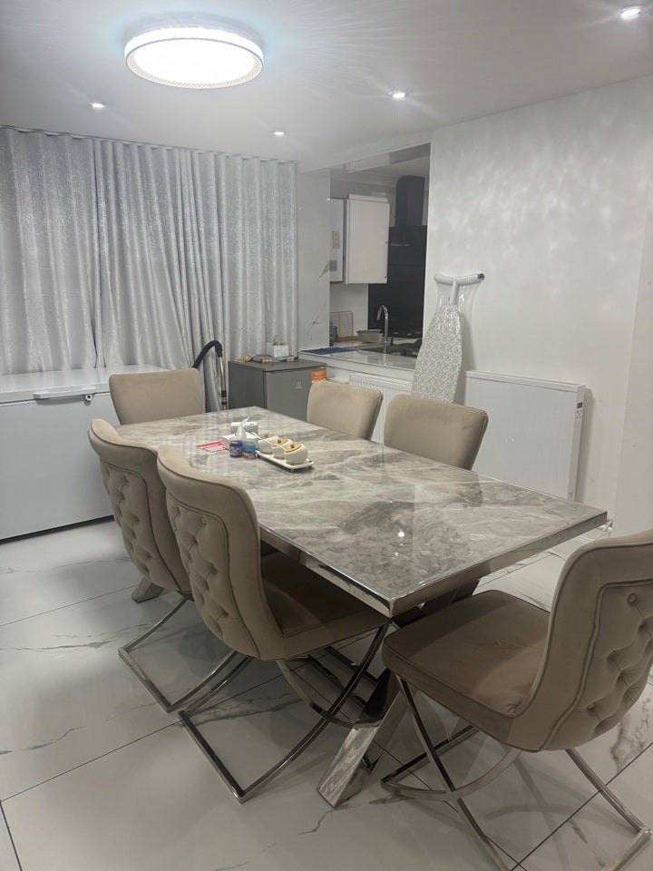 Room Swale Close in Kenningtons
