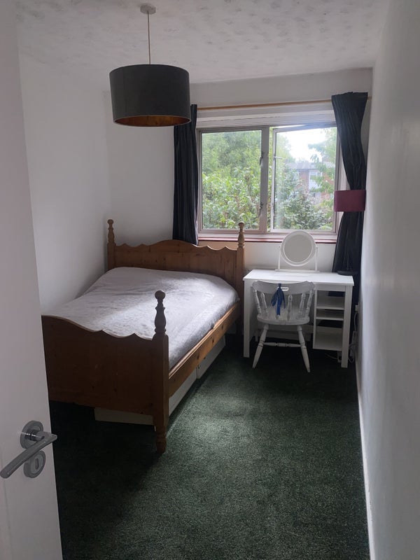 Room Atwater Close in Greater London