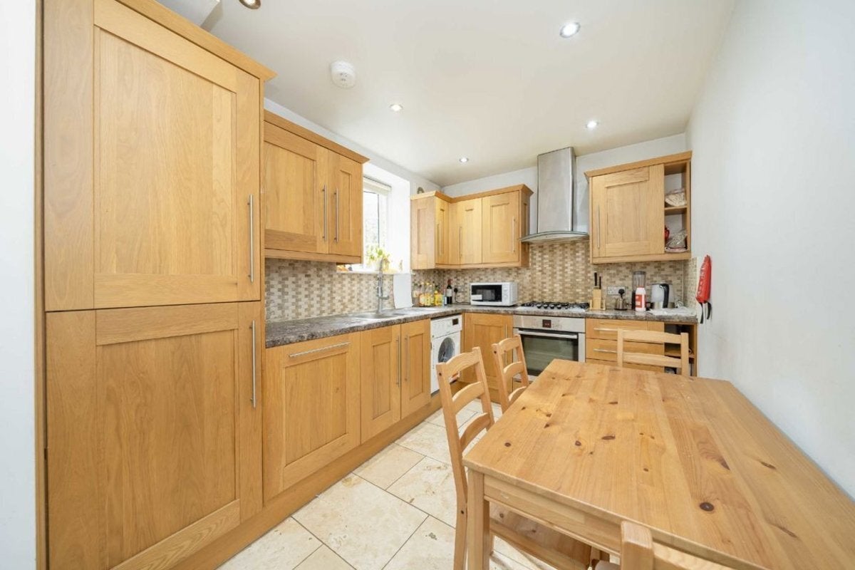 Flat Cranleigh Street in Greater London