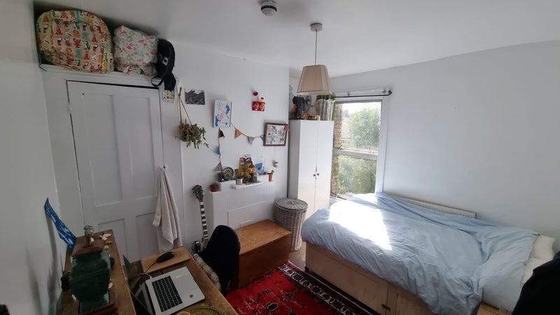 Room Dalyell Road in Greater London