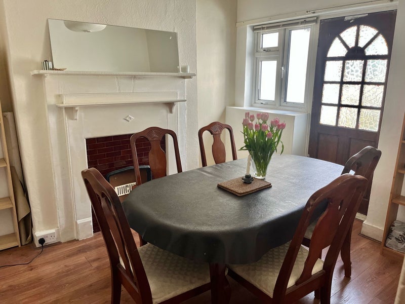 Room Dalyell Road in Greater London