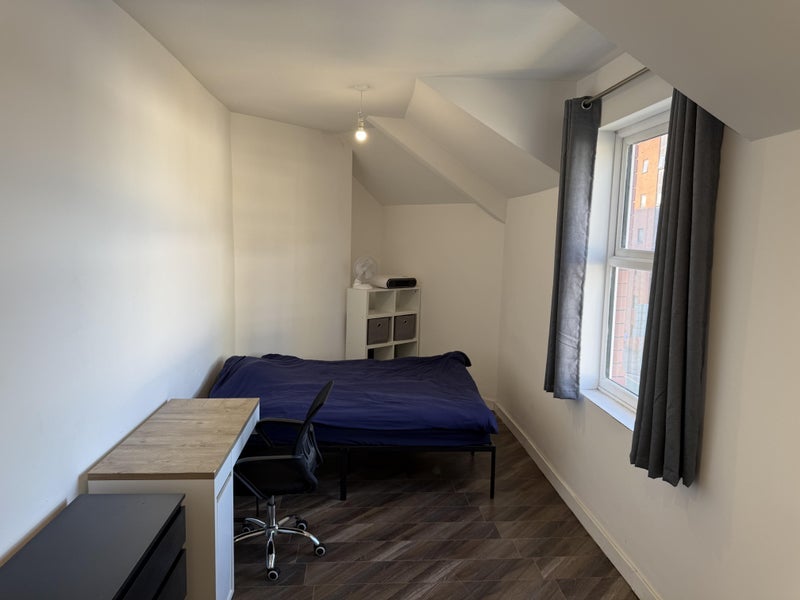 Room Blackfriars Road in Salford