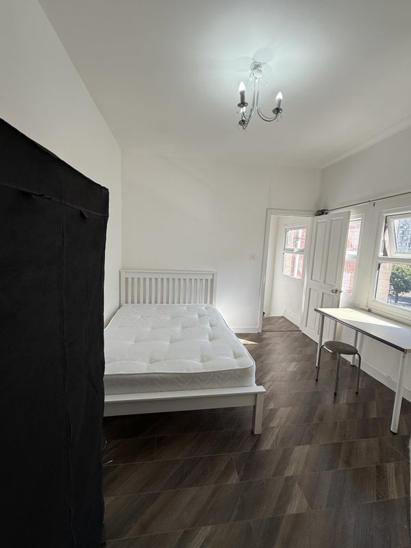 Room Blackfriars Road in Salford