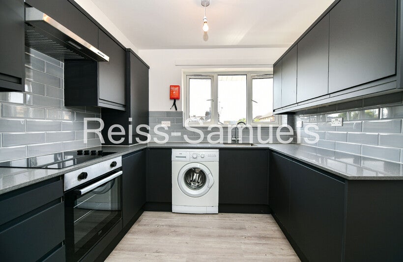 Flat Ambassador Square in Greater London