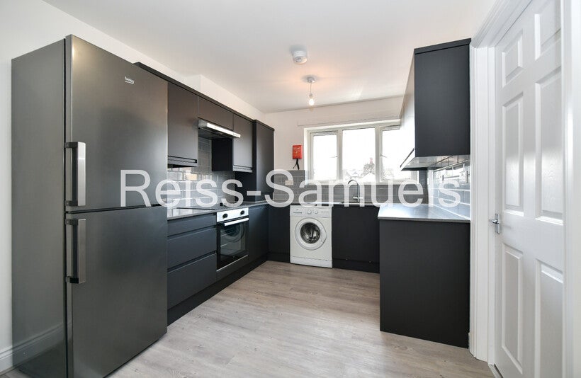 Flat Ambassador Square in Greater London