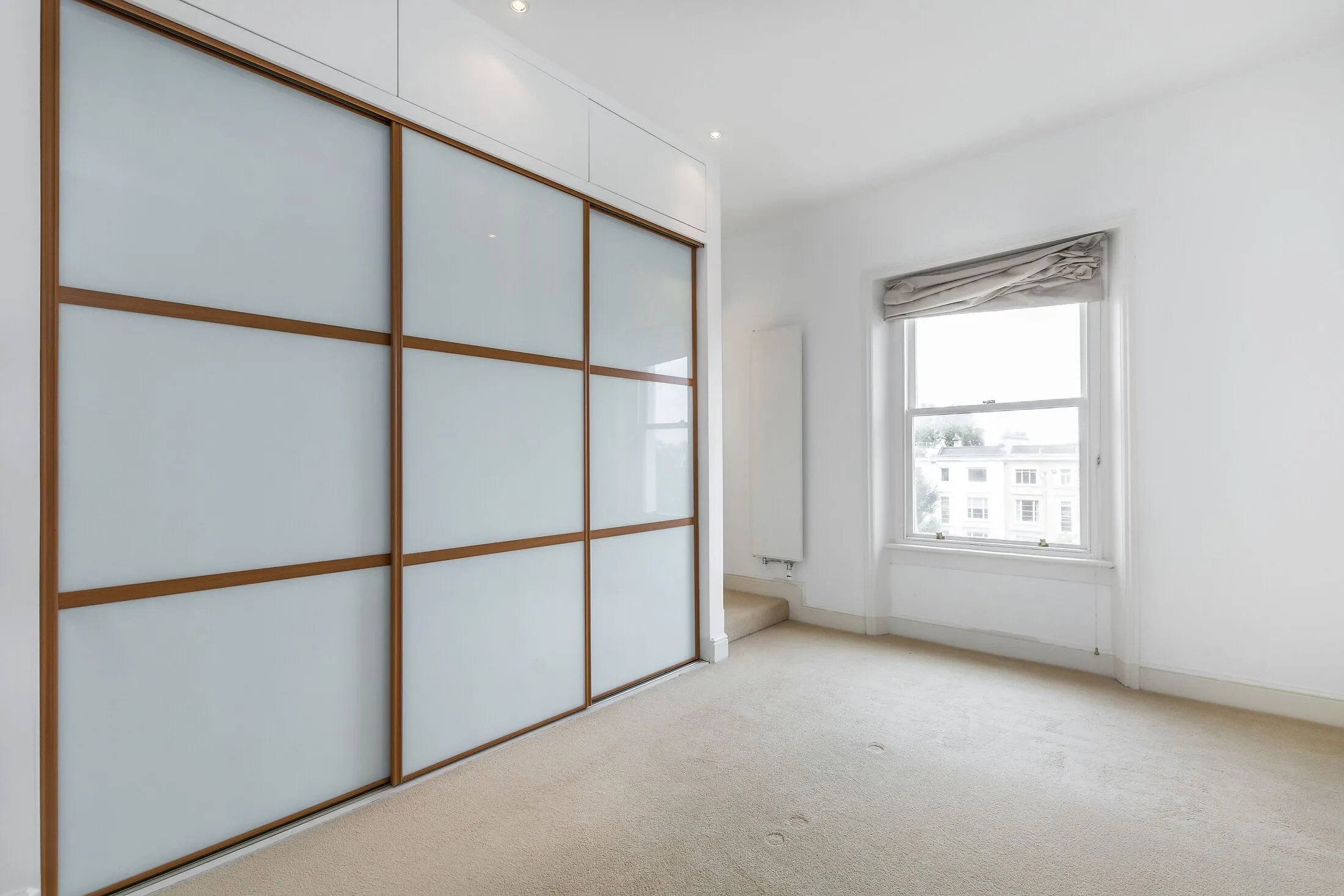 Flat Arundel Gardens in Greater London