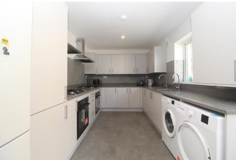 Room Colum Road in Cardiff