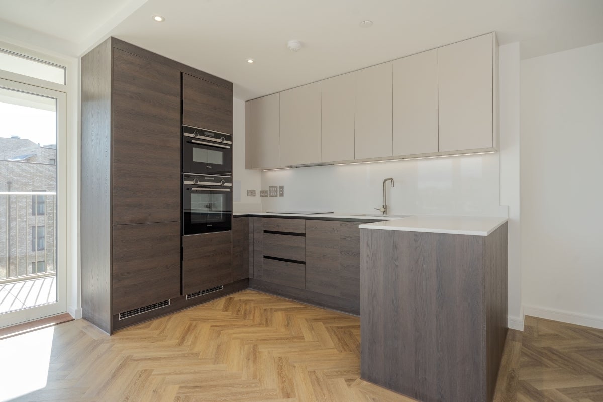 Flat Denmark Road in Greater London