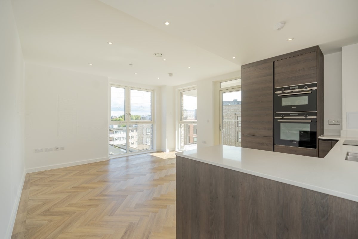 Flat Denmark Road in Greater London