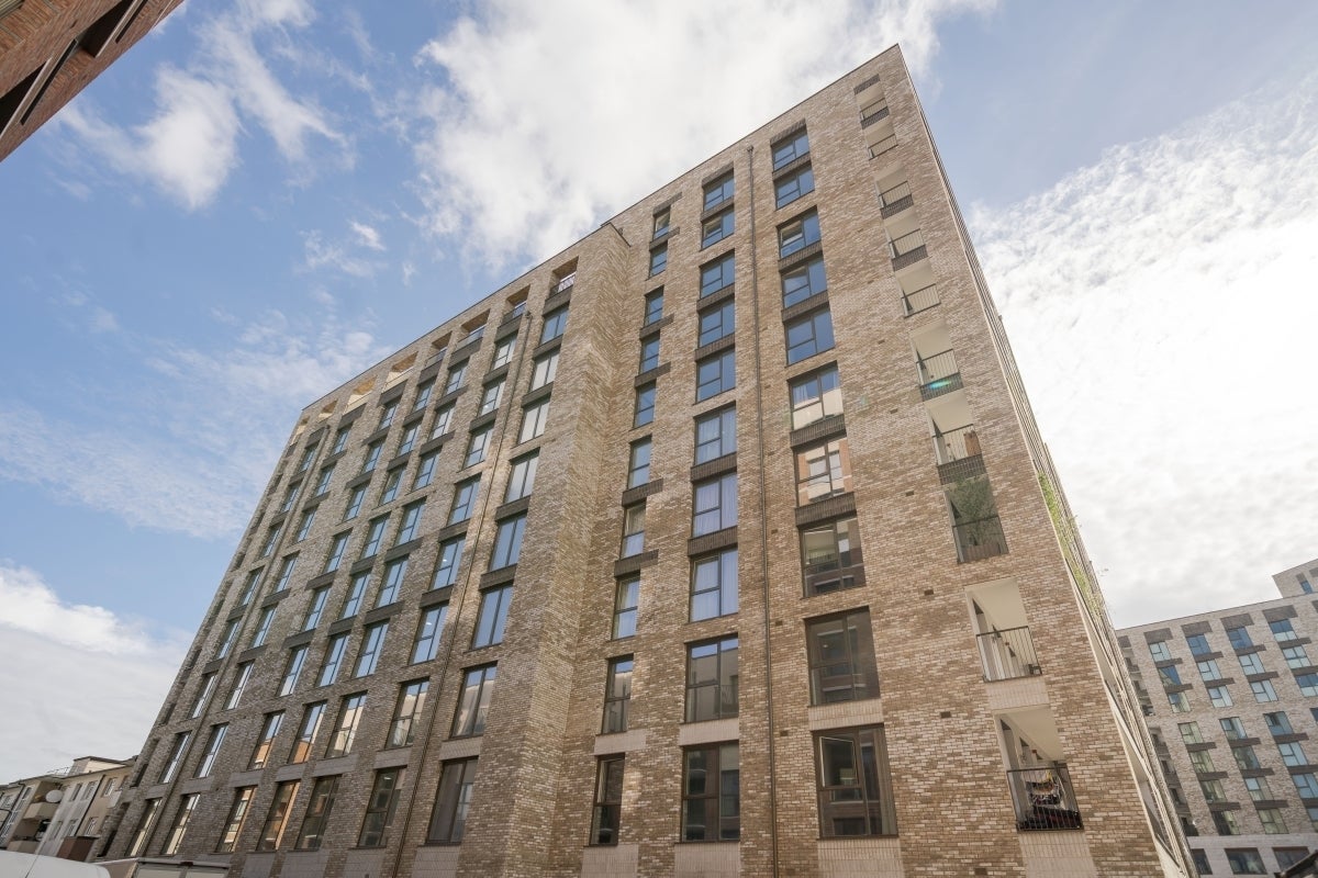 Flat Denmark Road in Greater London