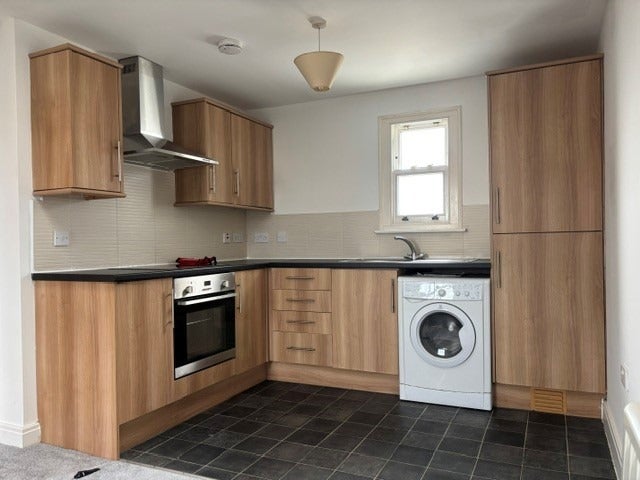 Flat Hewlett Road in Cheltenham