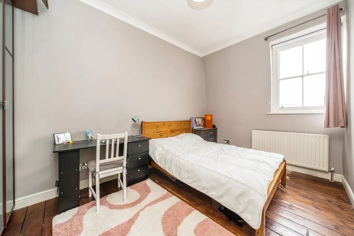Flat Gwendwr Road in Greater London