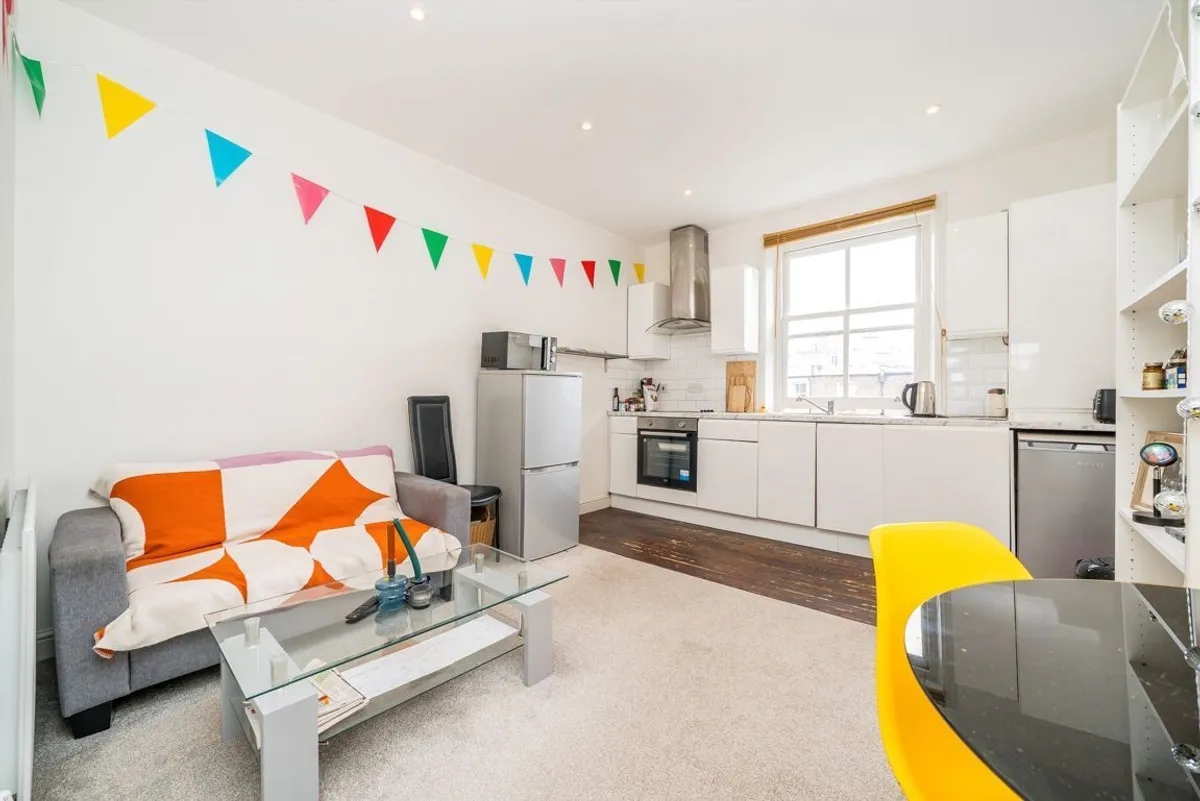 Flat Gwendwr Road in Greater London
