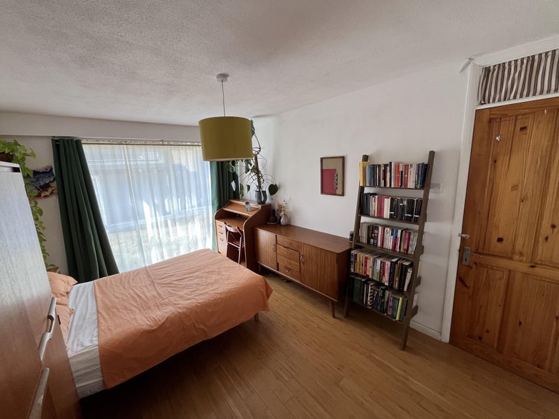 Room Whitley Road in Greater London