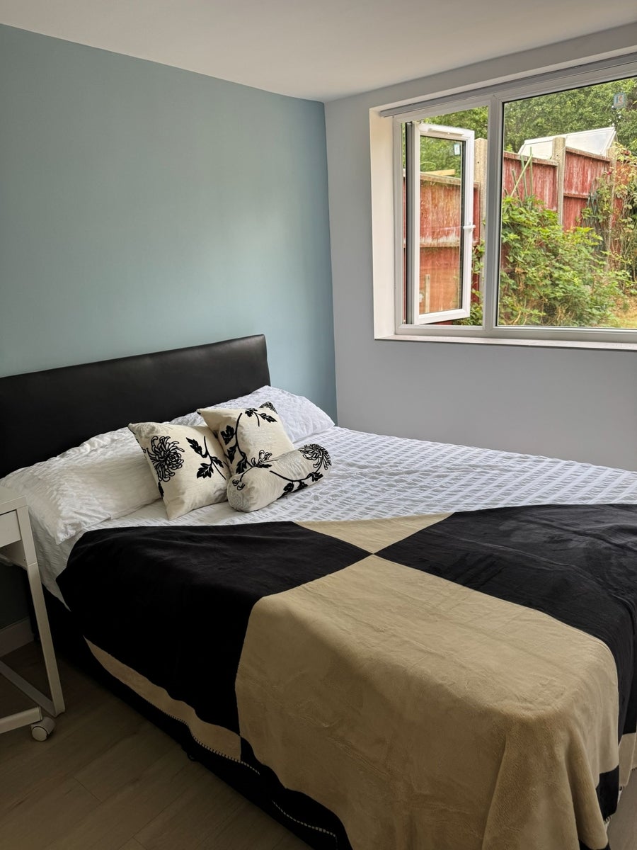 Room Aldrin Way in Coventry