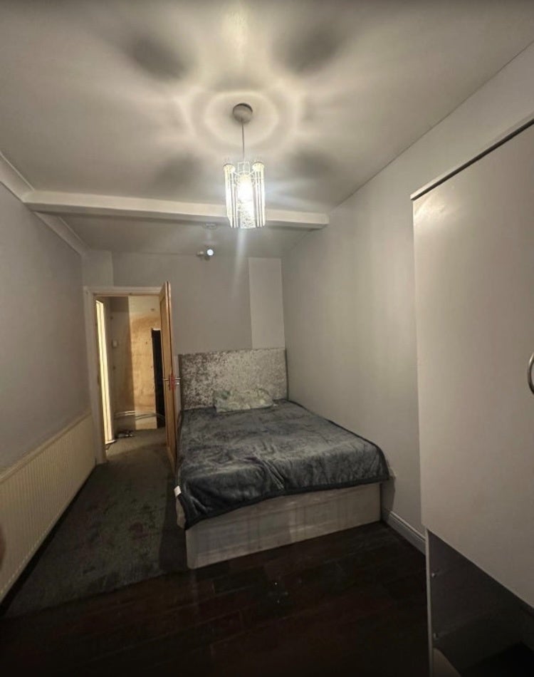 Room Pates Manor Drive in Greater London