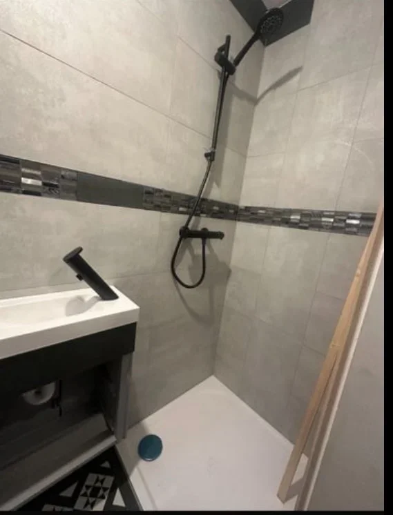 Room Pates Manor Drive in Greater London
