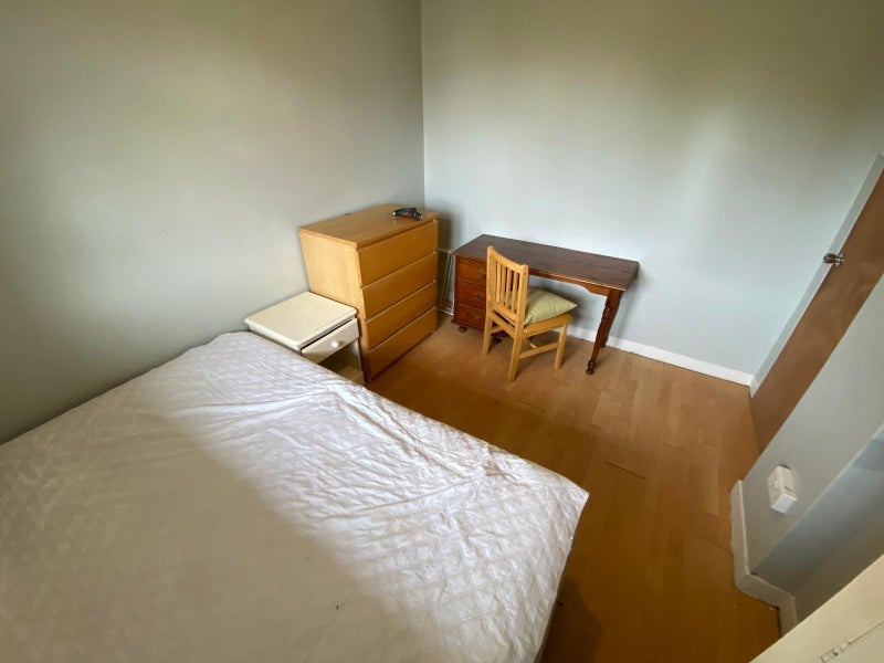 Room Coldharbour Lane in Greater London