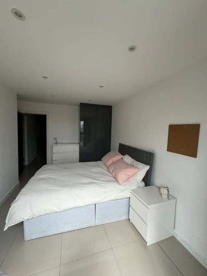 Flat St. Anne's Row in Greater London