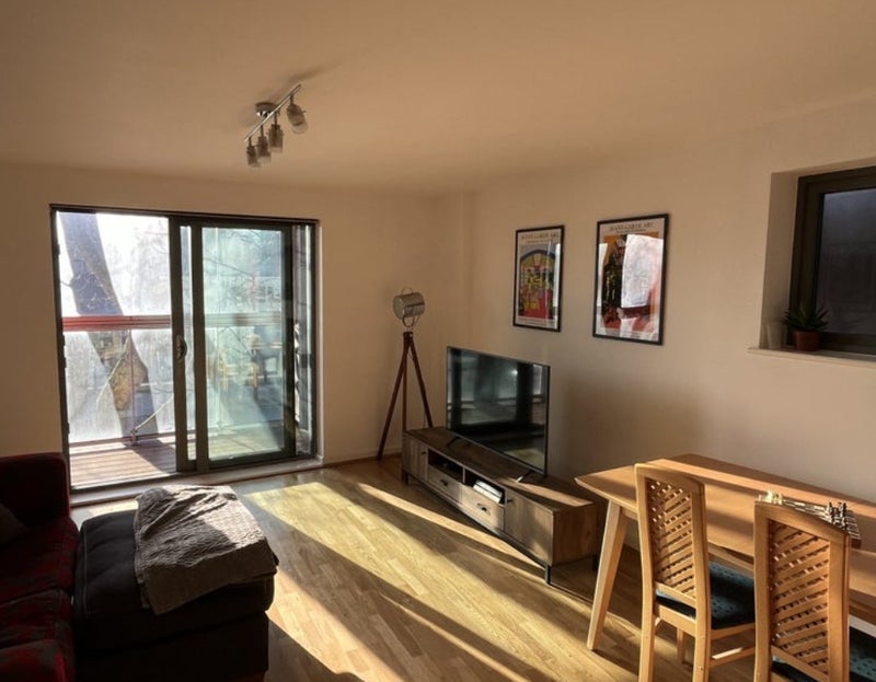 Room Crowder Street in Greater London