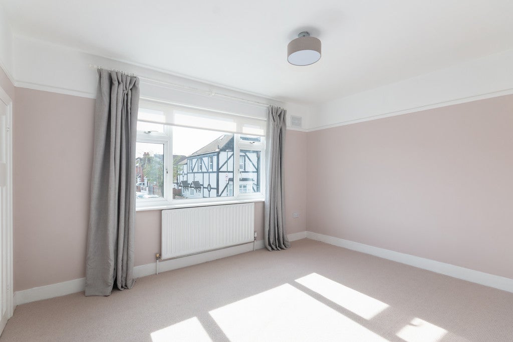 Flat Collingwood Road in Greater London